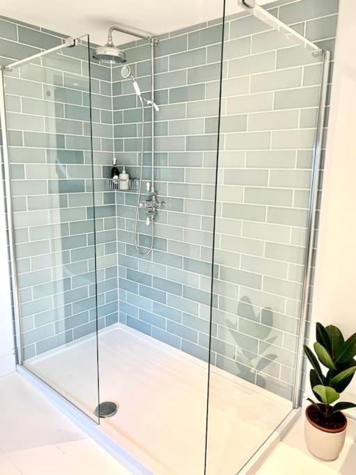 Lovely 3 Bed House In The Heart Of Cheltenham Kültér fotó